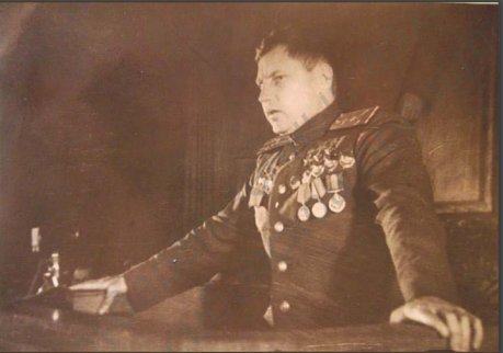 Выступление трижды Героя Советского союза А.И. Покрышкина на 3 слете рабочей молодежи. Новосибирск