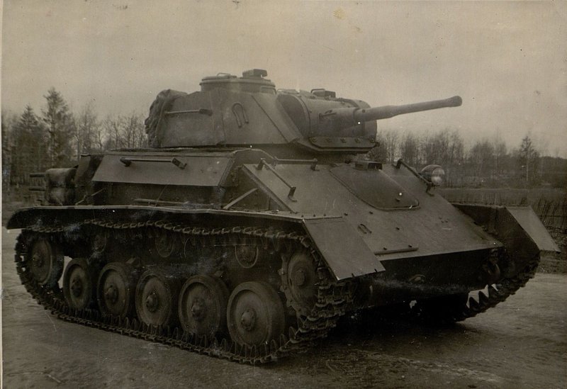 Фотография: Лёгкий танк Т-80