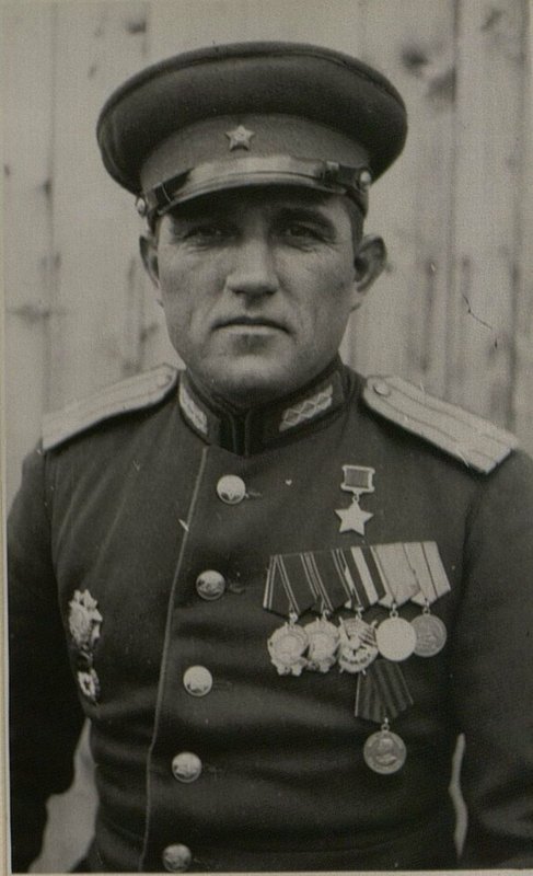 Фотография: Командир 42 гвардии стрелкового полка 13 гвардии стрелковой дивизии Герой Советского Союза г.в подполковник Половец Иван Кузьмич