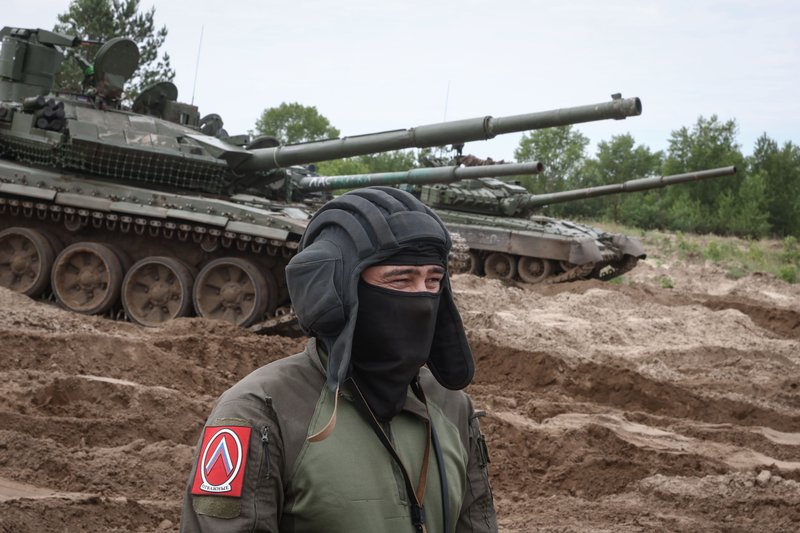 Tank Crew Training Targeting Foreign Equipment in SMO Zone. A serviceman from a Central Military District (CMD)