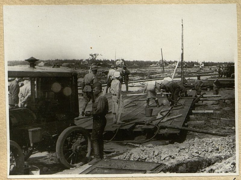 Фотография: Механическая сверловка отверстий и предварительная сборка пакетов из шпунта Локкована