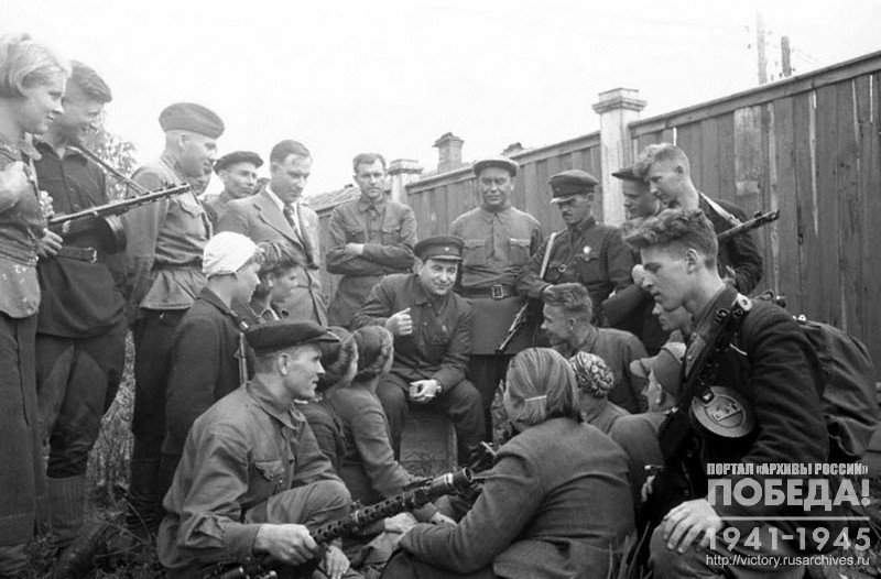 BSSR Communist Party Central Committee Secretary, head of the Central Headquarters of partisan movement Ponomarenko P.K. and Chairman of BSSR Presidium of the Supreme Soviet Natalevich N.Y., taking  with a group of Vitebsk and Mogilev partisans who arrived in Moscow