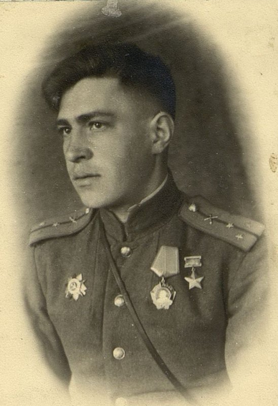Фотография: Начальник артиллерии полка старший лейтенант Лопач Николай Павлович