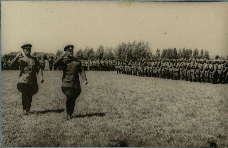 Фотография: Парад частей армии на Сандомирском плацдарме