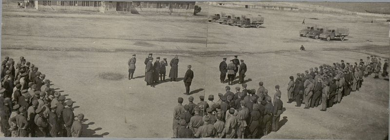 Фотография: Начальники колонн получают задачу