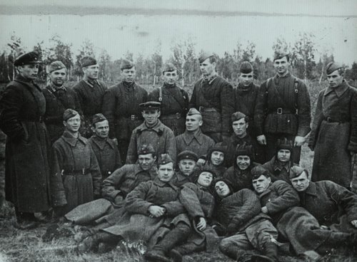 Бойцы первой роты танкистов-добровольцев Челябинского тракторного завода.