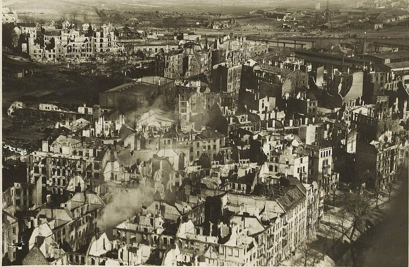 Image: Danzig. Destruction in the western part of the city by bombing