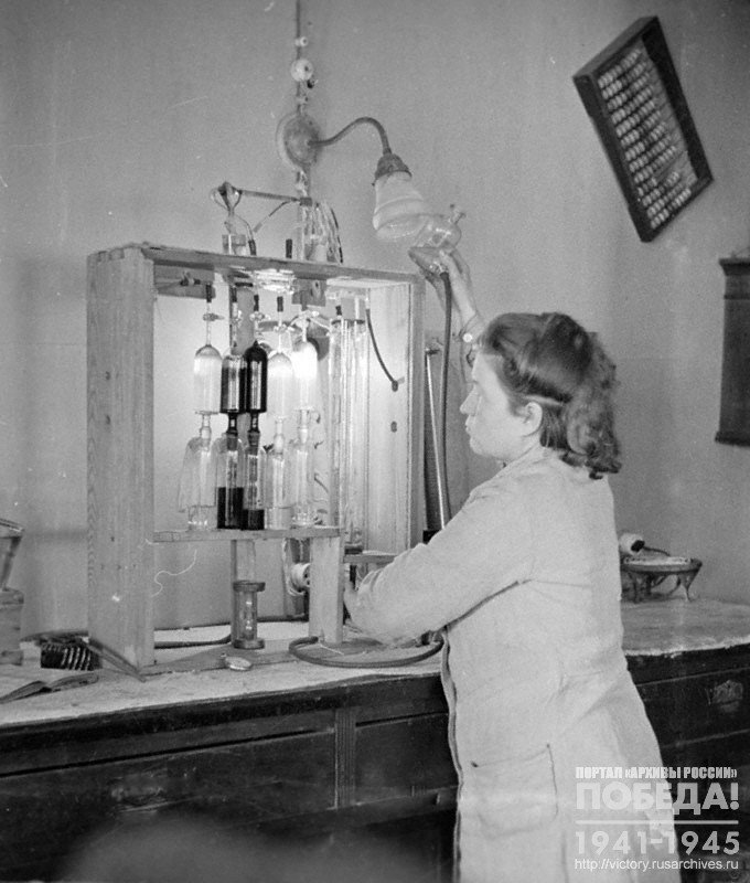 Geochemist of the Nizhne-Volzhskiy enterprise of geological exploration L.V.Novozhenova analyzing gas