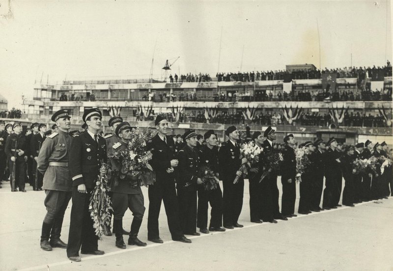Soviet and French pilots and aircraft mechanics watching the air defile