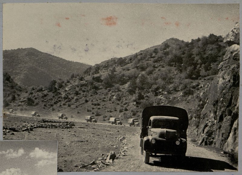 Фотография: Альбом "История 28 автомобильного полка, 1943-1944 гг."