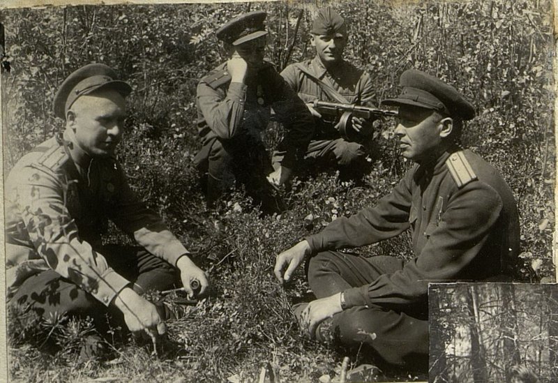 Image: A group of officers share memories of the past Krasnoborsk battles