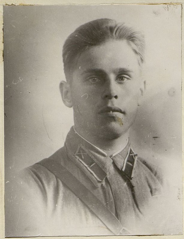 Фотография: Начальник штаба полка гвардии капитан Груша В.Л. Погиб в марте 1944 под г. Нарва
