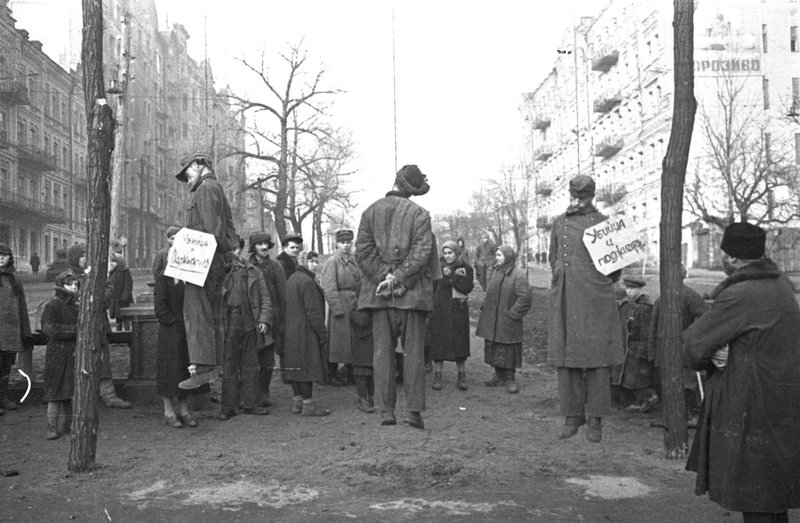 Collaborators and German soldiers hanged on Bessarabskaya square in Kiev
