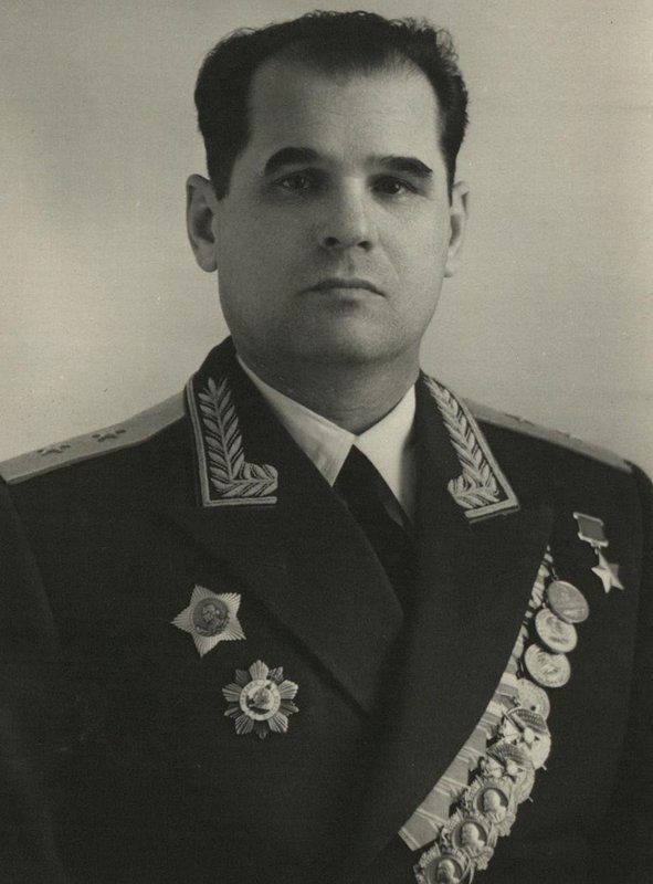 Герой Советского Союза генерал-лейтенант Перекрестов Григорий Никифорович. Участник советско-японской войны 1945 г., командир 65-го стрелкового корпуса