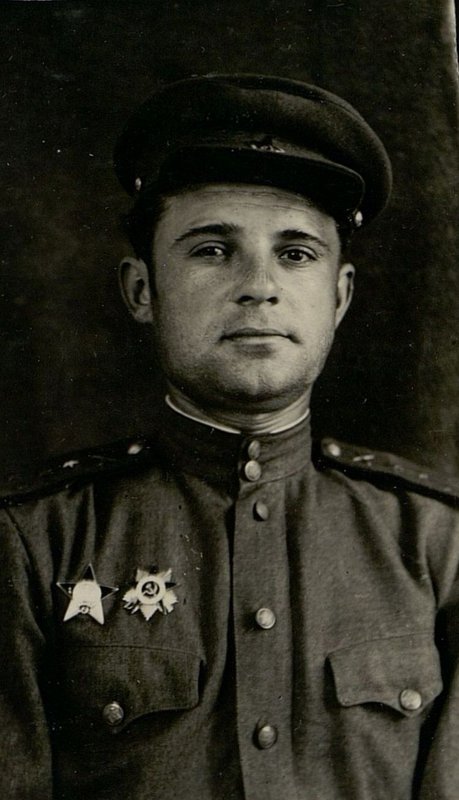Фотография: Капитан Дмитрий Иванович Олейник, коммунист