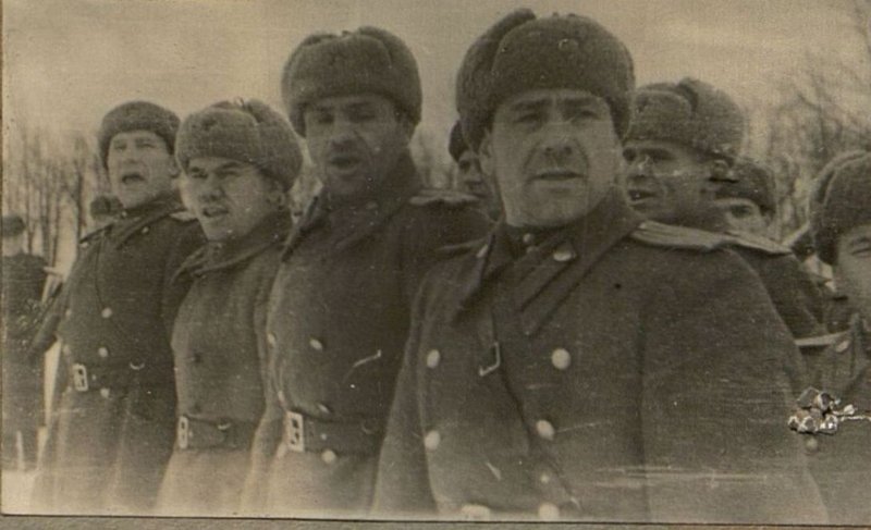 Фотография: Вручение Красного Знамени части Командующим Южно - Уральским военным округом Генерал-полковником товарищем Рейтер