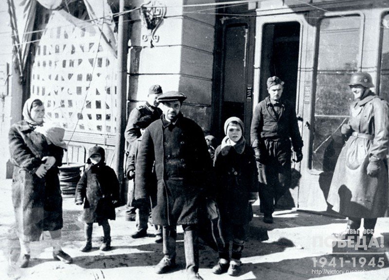 Orel residents in front of the commandant's office
