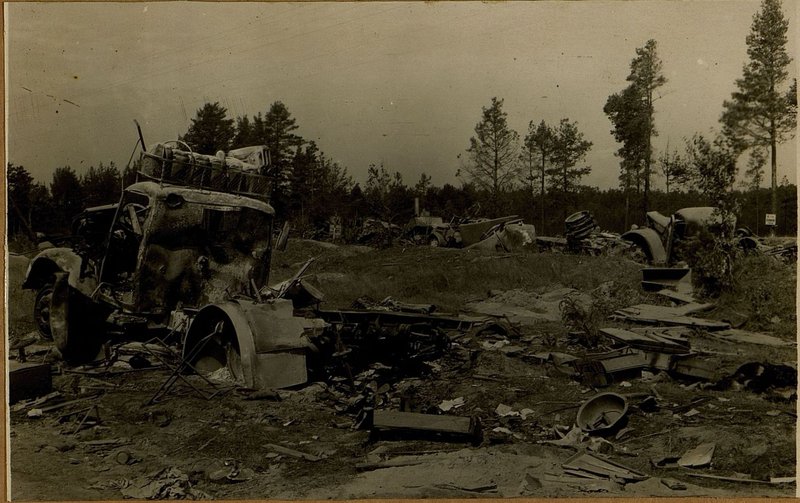 Image: Cars destroyed by attack aircraft on the side of the Minsk highway in the area of 1.5 km north-east of Pogost