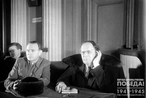 Писатель А.Н.Толстой на заседании Харьковского судебного процесса над немецкими военными преступниками