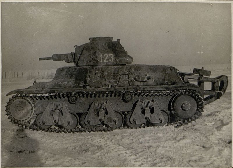 Image: Medium tank "COMYA-35S" (French)