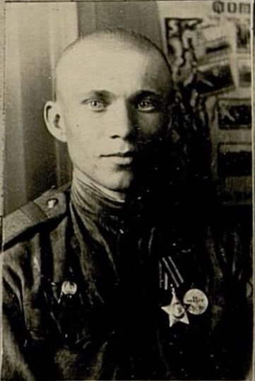 Фотография: Командир орудия 1 батареи старший сержант Исаченко М.И.