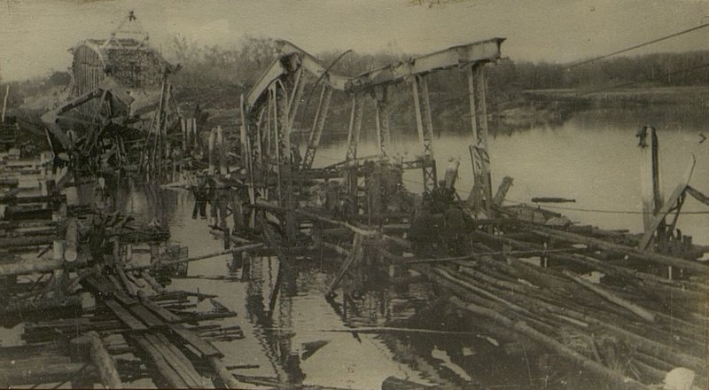 Фотография: Разрушенные мосты