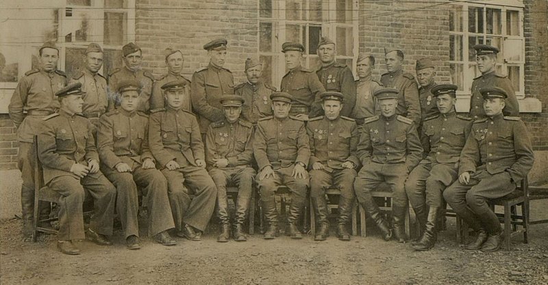 Image: The first stage of the demobilized 3rd division with the command of the division
