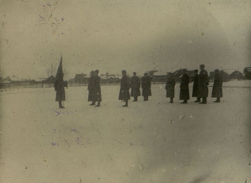Фотография: Вручение Красного Знамени части 3 батальону Восст. железнодорожной связи