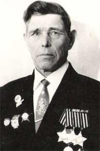 Полный кавалер орденов Славы.