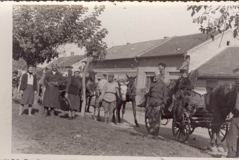 Фотоснимок от 23 октября 1944 года, освободители-бойцы Дунайской флотилии и местные жители, гор. Нови-Сад, Сербия