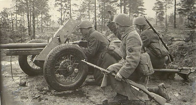 Image: The gun crew of the anti-tank battalion, Senior Sergeant Petrov, destroyed 18 White Finns, 4 machine guns. Suppressed the fire of 6 heavy machine guns and one mortar