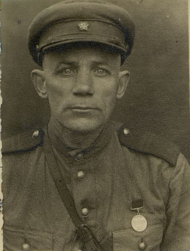 Фотография: Парторг младший сержант П.В. Огнев