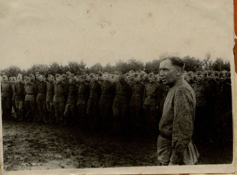Фотография: Митинг в подразделении капитана Кузахметова, посвященный победе над Германией