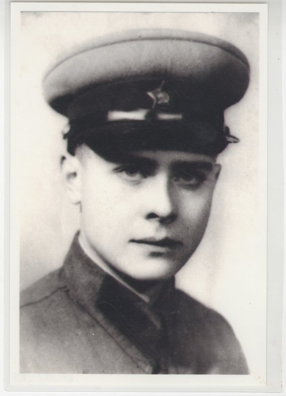 «Б.Е. Тихонов в военной форме.»