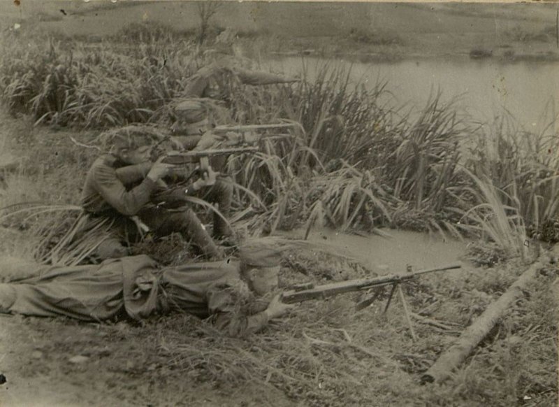 Фотография: Боевая учеба: занятие по огневой пулеметчиков, огнеметчиков и истребителей танков