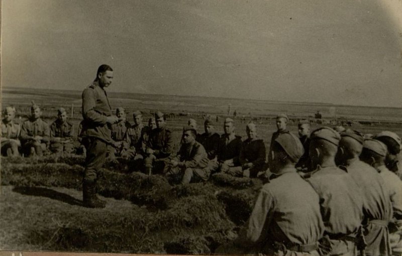 Фотография: На политзанятиях