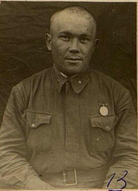 Фотография: Младший политрук Д. Нурмухаметов