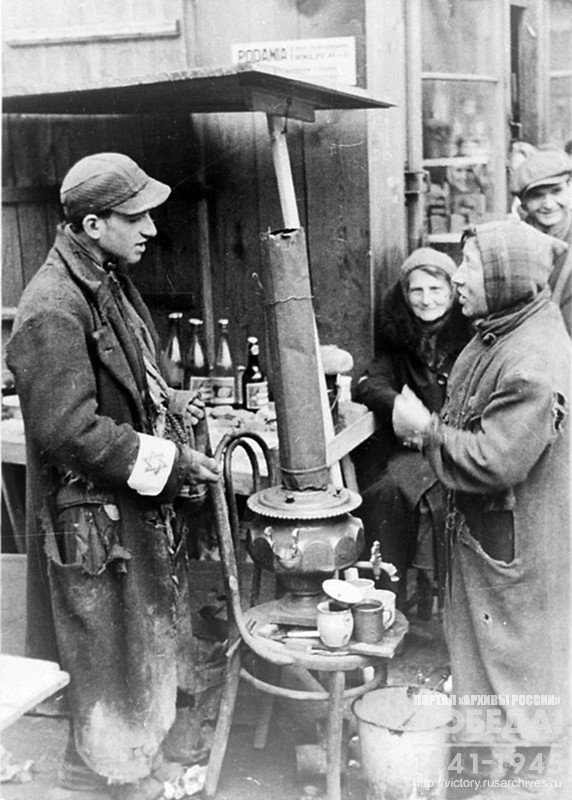 Seller of hot tea at a market in the Warsaw ghetto