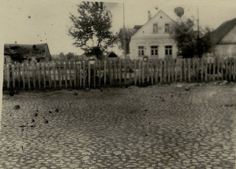 Image: Mass grave No. 1 Belarusian Soviet Socialist Republic, Grodno region, urban settlement Radun, central square