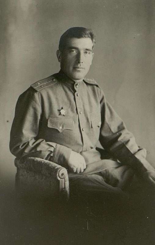 Фотография: Парторг 1056 стрелкового полка 264 стрелковой дивизии капитан товарищ Смирнов