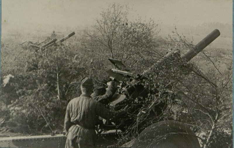 Image: Captain Blinov's battery fires at the enemy