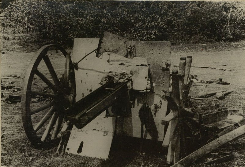 Image: 105 m / m field gun destroyed on 13.7.44 in the Gorokhów district