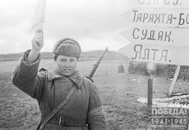 Traffic controller G. Vinogradova at the post on the road. Village of Simeiz, 1944
