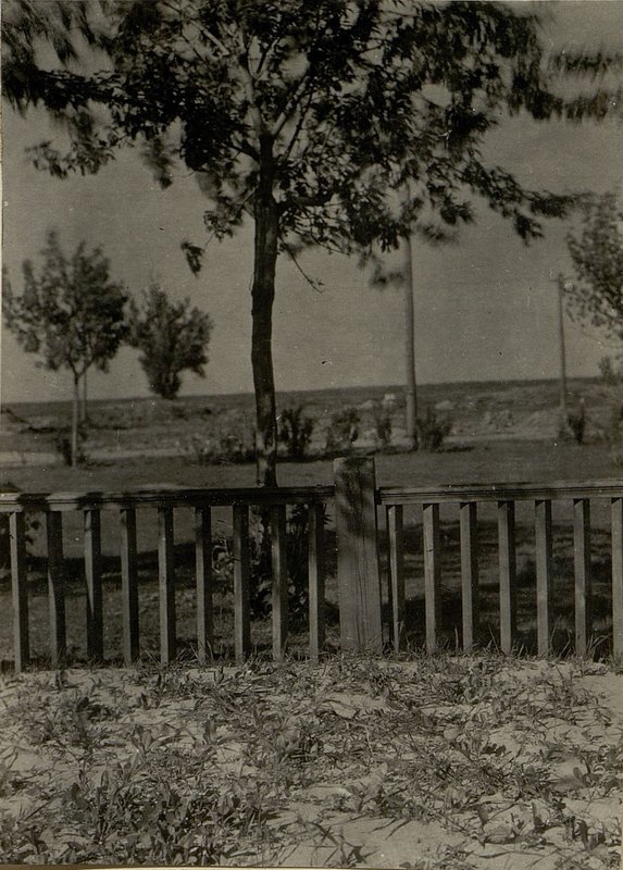 Image: The individual grave is located in a park near the Raybolnitsa of the urban village of Parichi, Parichsky district, Bobruisk region