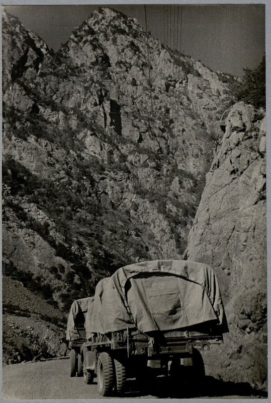 Фотография: Альбом "История 28 автомобильного полка, 1943-1944 гг."
