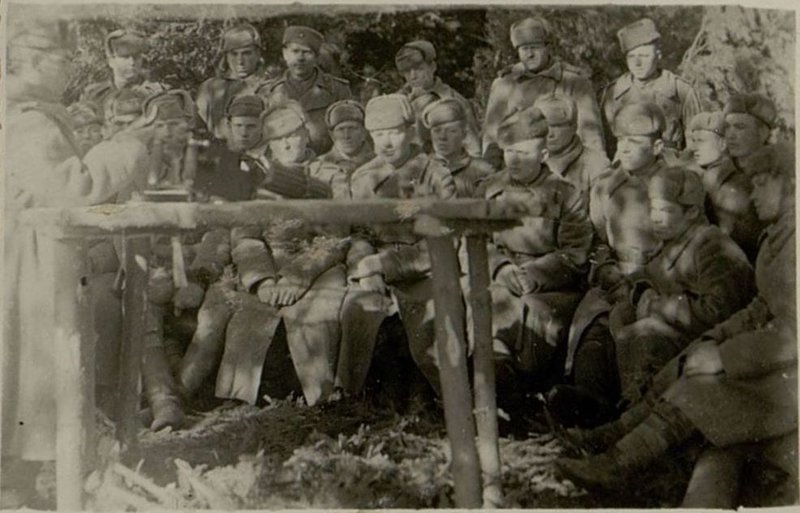 Фотография: Подготовка пулеметчиков за изучением материальной части станкового пулемета