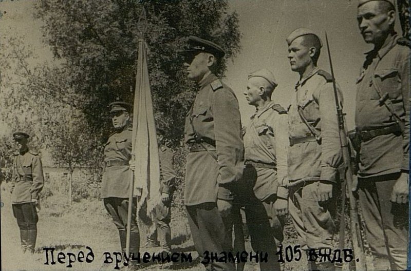 Фотография: Перед вручением знамени 105 ВЖДБ (восстановительный железнодорожный батальон)