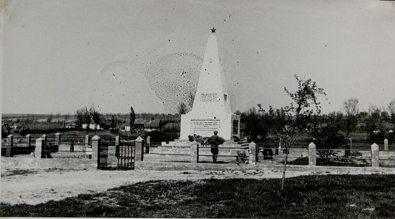 Фотография: д. Барачка. Воинское кладбище