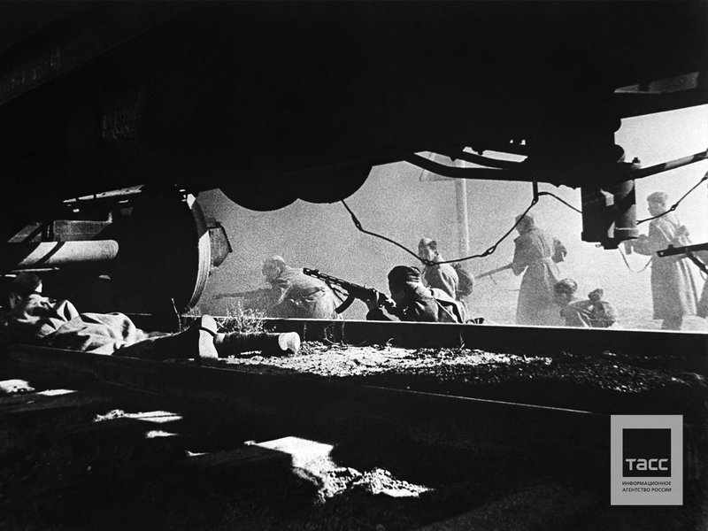 Soviet soldiers during the battle at the railway station
