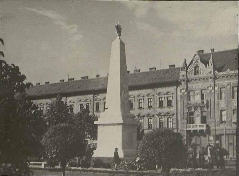 Фотография: Памятник, г. Сегед. Сержантам и рядовым. Открыт 01.05.1945 г.